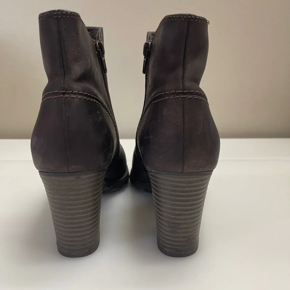 Clarks Ankle Boots Womens 9 Verona Trish Brown Leather Block Heel Comfort Bootie